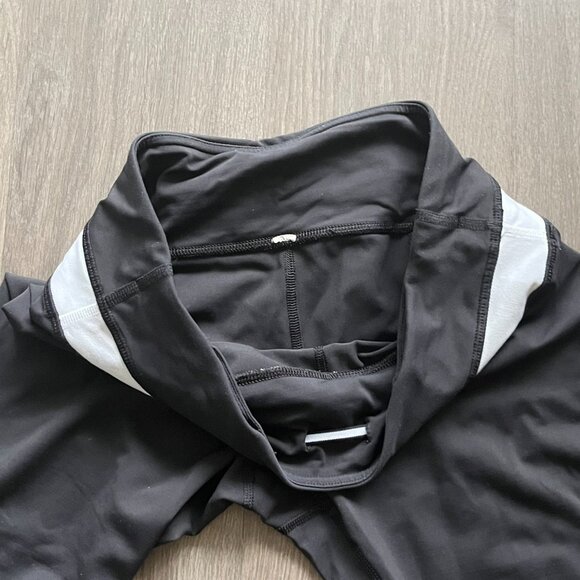 Lululemon Black Cropped Leggings w White Piping Details (& Zipped Back Pocket) - Picture 7 of 13